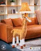 Raffi zsiráf állólámpa 126 cm Happy Lamps limitált kiadás