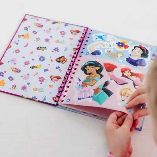 Disney Hercegnők Story puzzle matrica és színező szett
