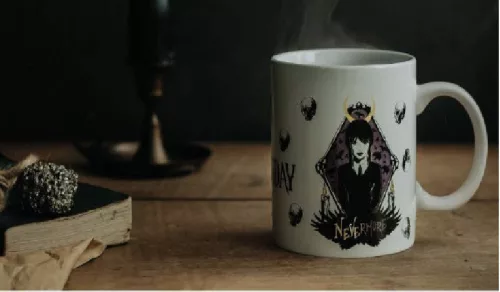 Wednesday Nevermore porcelán bögre 325 ml (11 oz) Díszdobozban