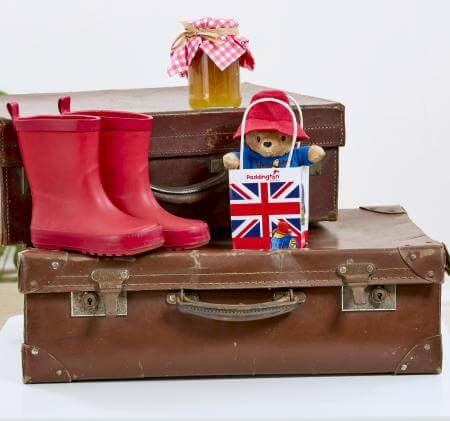 Paddington Bear Classic plüssfigura Union Jack ajándéktáskában 19 cm